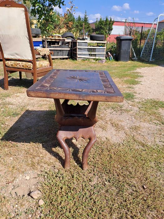Sprzedam stolik rzeźbiony