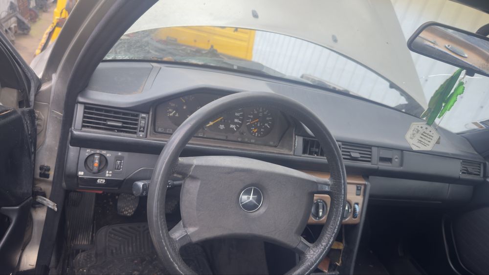 Mercedes w124  250 D 5 cilindros ano 1995 para peças