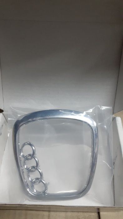 Эмблема Audi A1 A3 A4 A5 A6 B8 B9 C7 Q3 Q5 на руль рамка+кольца Новая!