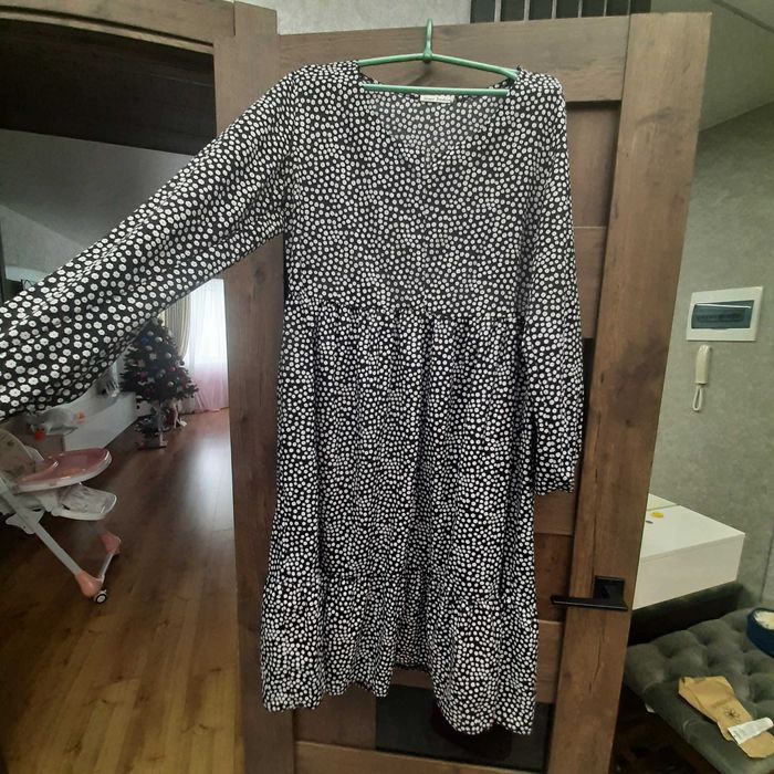 Продам 2 плаття 52 р вільні