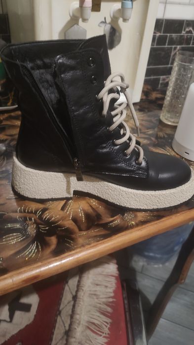 Новые кожаные сапоги