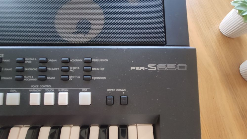 Teclado Yamaha PSR-S650 - para peças