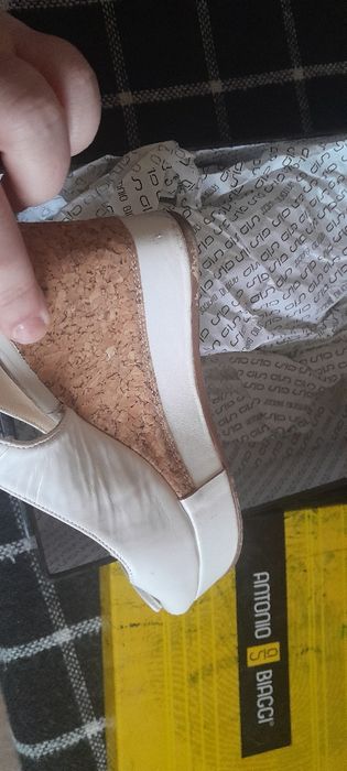 Босоножки на танкетке