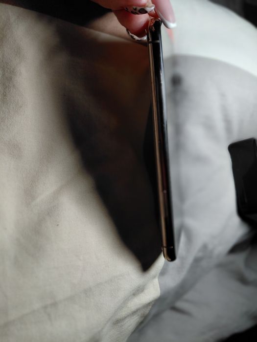 Продам iPhone XS gold