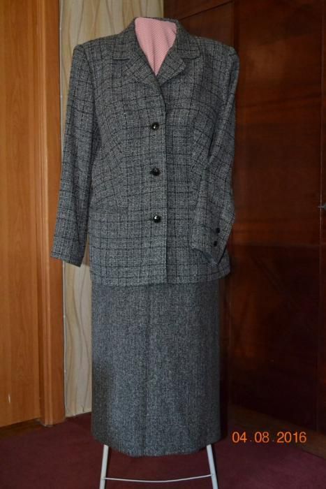 продам новий жіночий костюм на підкладці 50-52розм.