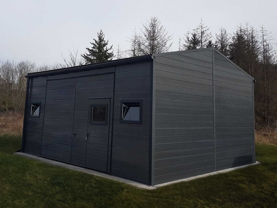 Garaż ocieplany z płyty warstwowej 6×7m – grafit