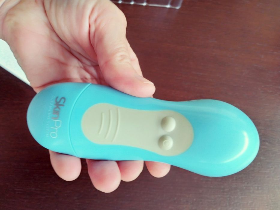 Máquina de Limpeza de pele  SkinPro  de 2 velocidades, nova.
