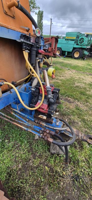 Продам оприскувач 0П2000