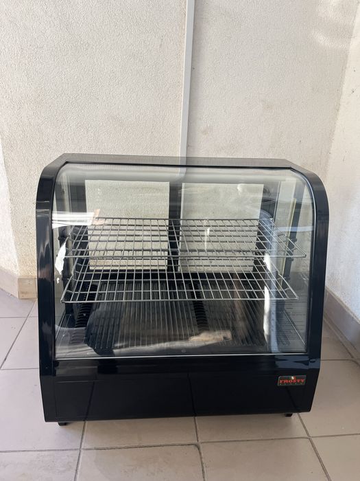 Холодильна Вітрина Кондитерська Frosty Обʼєм 100 літрів