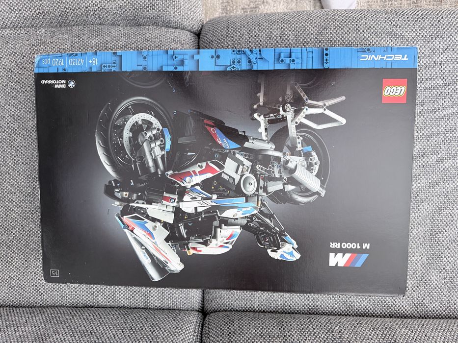 Nowy oryginalny zestaw LEGO 42130 Technic BMW M 1000 RR
