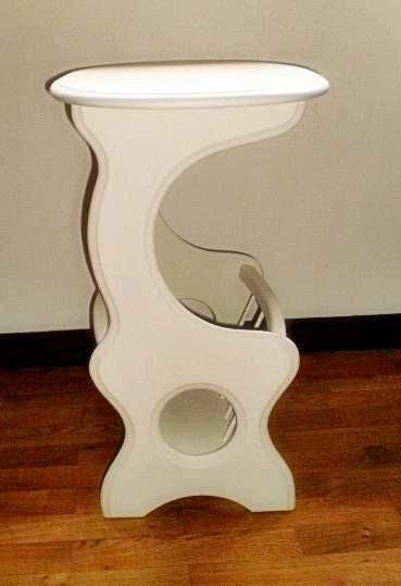 Mesa de apoio oval com porta- revistas