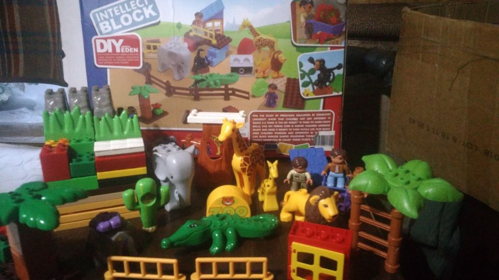 Продам или обмен конструктор зоопарк