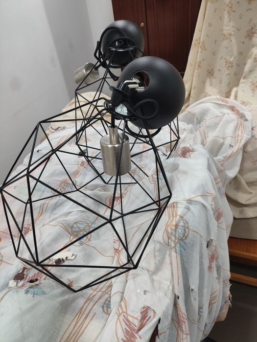 Lustre de tecto com armação metálica hexagonal