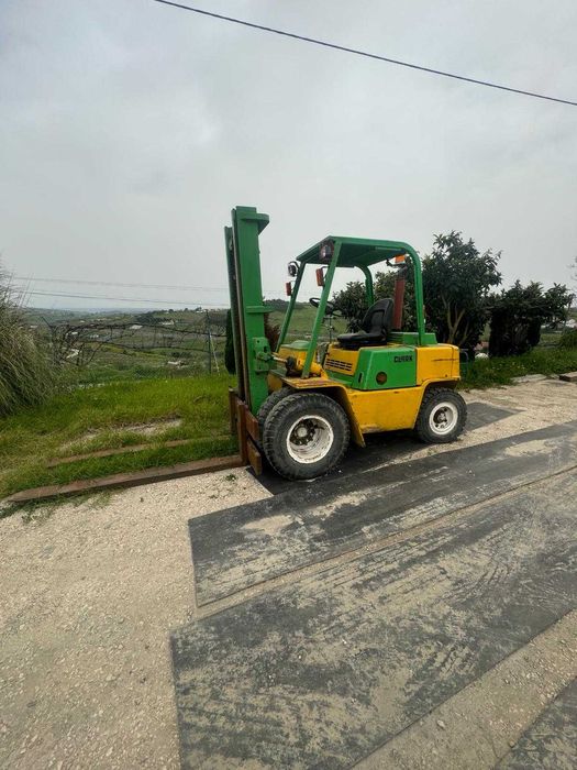 Empilhador Clark 2ª mão