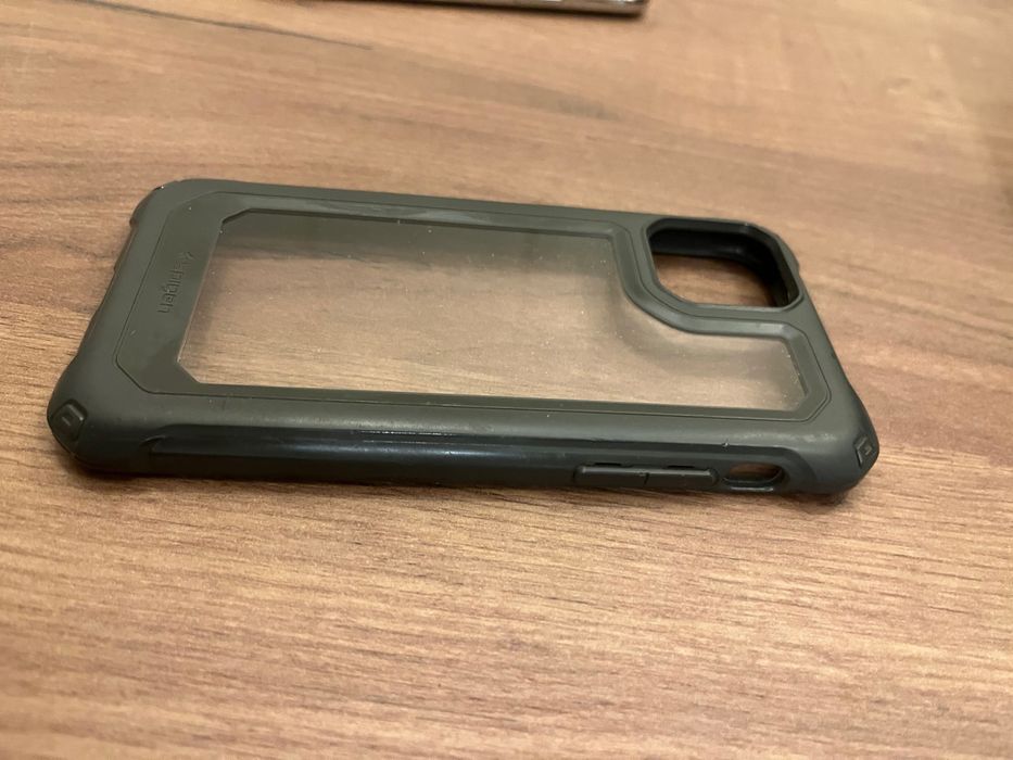iPhone 11 Pro 64GB case spigen
