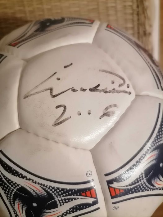 Bola mundial 96 assinada pelo Eusébio
