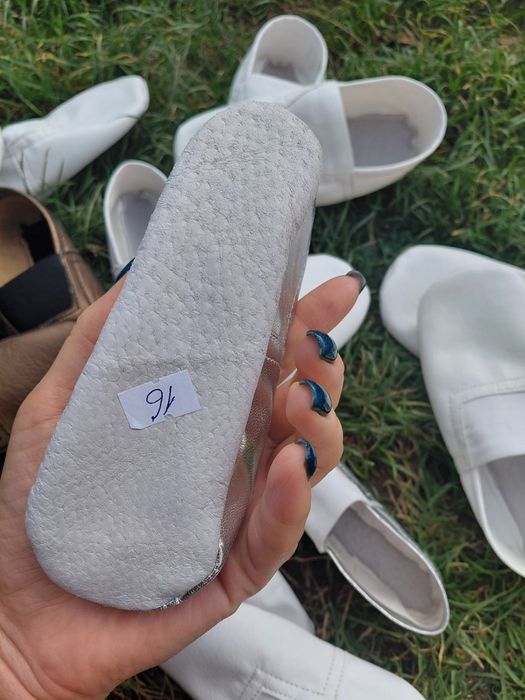 Білі чорні срібні чешки з 13см по 25см 16/16,5/17/17,5/18/19см шкіра