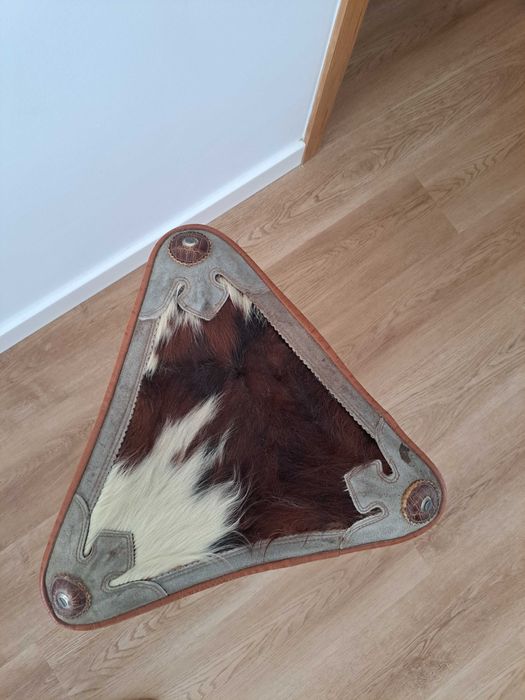 Banco de madeira de caça em bom estado