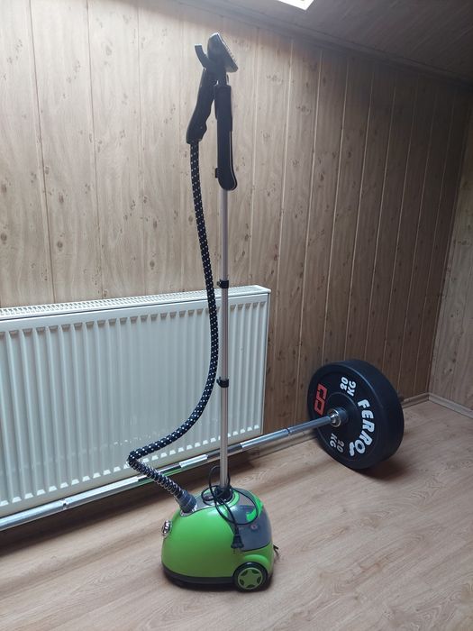 Stacja parowa stojąca do ubrań parownica