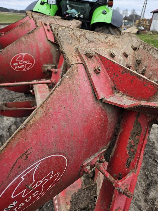 Pług obrotowy naud 4 skibowy