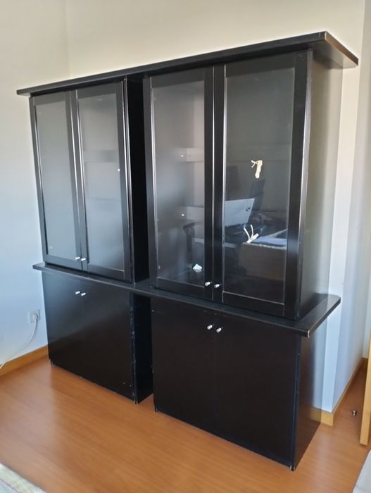 Móvel de sala com cristaleira
