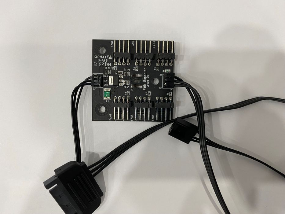 Corsair Carbide 678C 6-port PWM RT (плата керування вентиляторами пк)