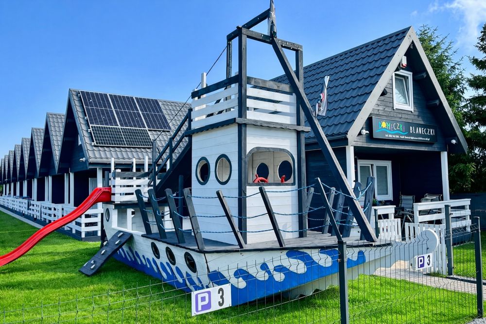 domki letniskowe nad  morzem Wicie, plac zabaw, atrakcje dla dzieci