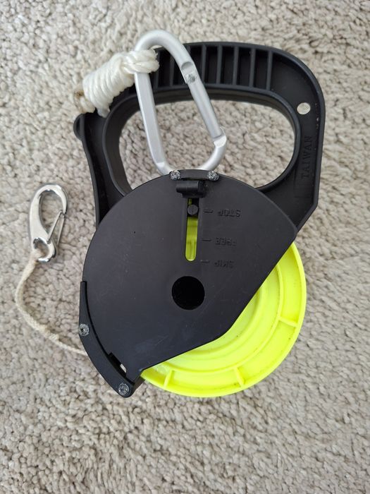 Conjunto Boia de patamar mergulho Cressi e carretel com cabo e mosquet