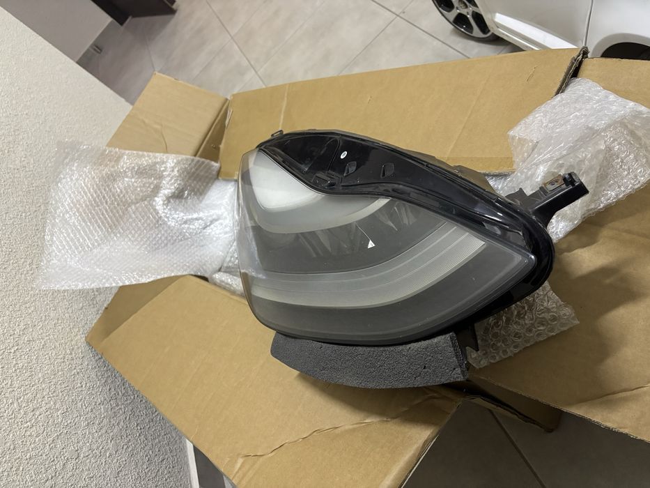 Фара передня права tesla model 3 рест лінзована