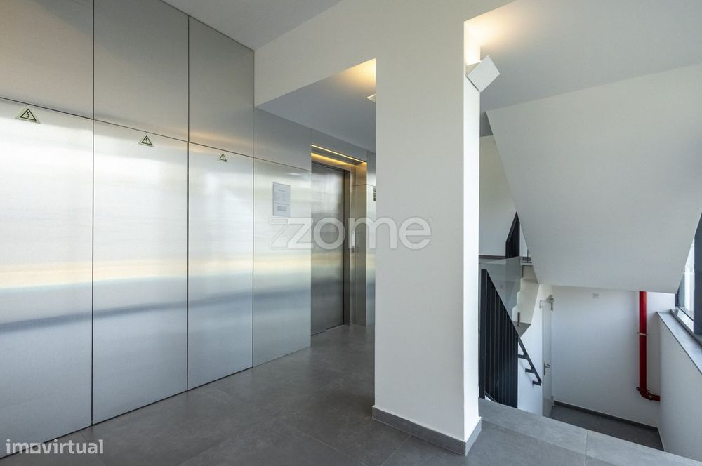 Apartamento T4 Duplex Novo no Prestigiado Edifício Alameda