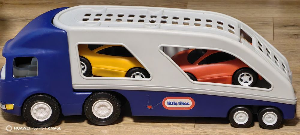 Sprzedam zabawki, koparka i auto lawetę.