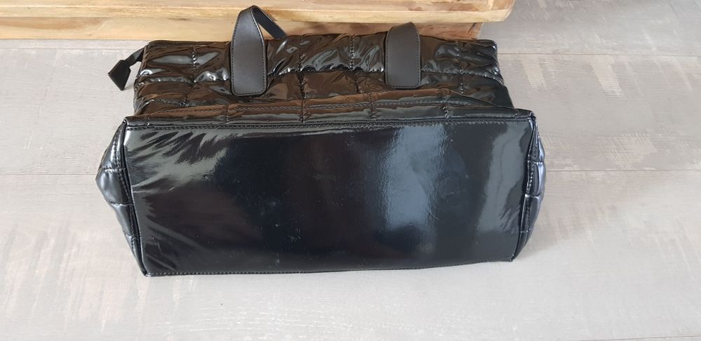 Czarna, lakierowana torebka MONNARI, stan JAK NOWA