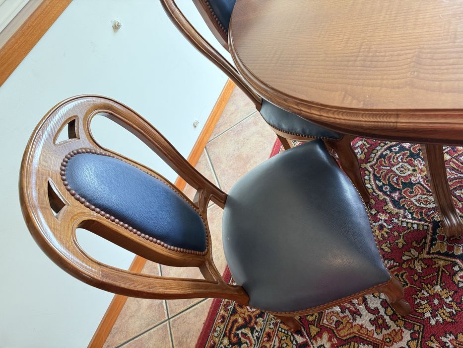 Mesa sala de jantar com cadeiras