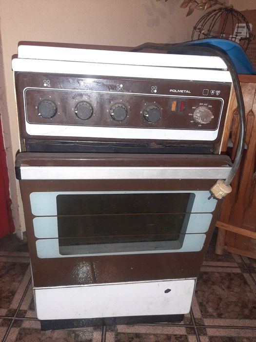 Kuchenka  elektryczna   sprawna  bardzo  ładnie  piecze ciasta