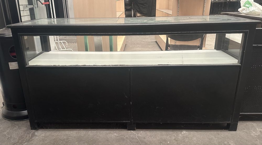 Balcão Vitrine em Madeira pesada (retirar em Montijo)
