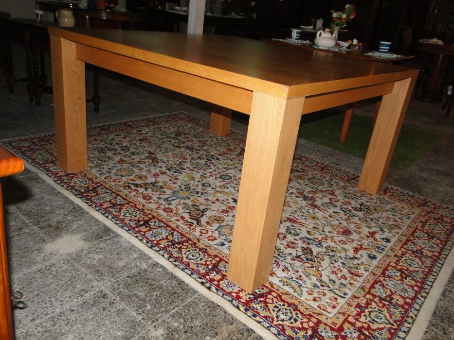 Mesa quadrada em madeira maciça - para sala ou escritório