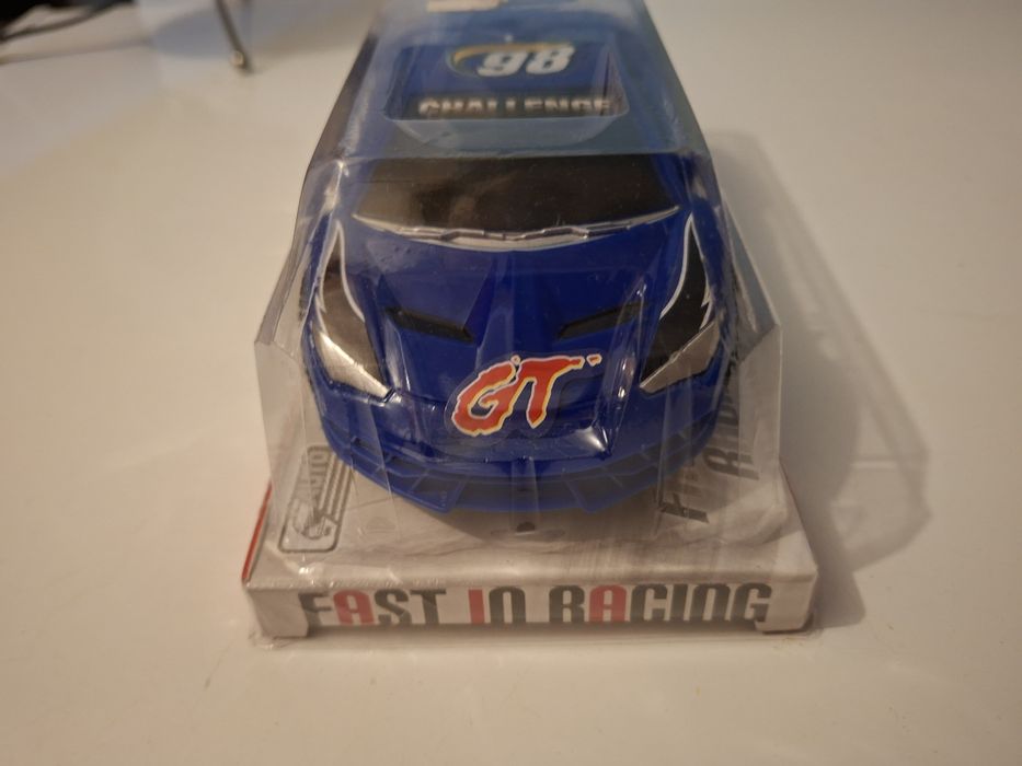 Carrinho azul de brincar