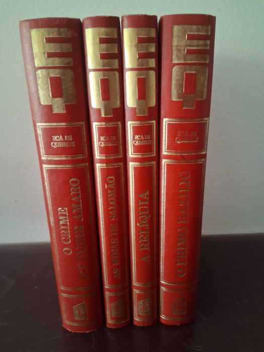 Vários livros de Eça de Queirós