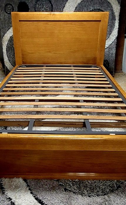 Cama de solteiro com estrado