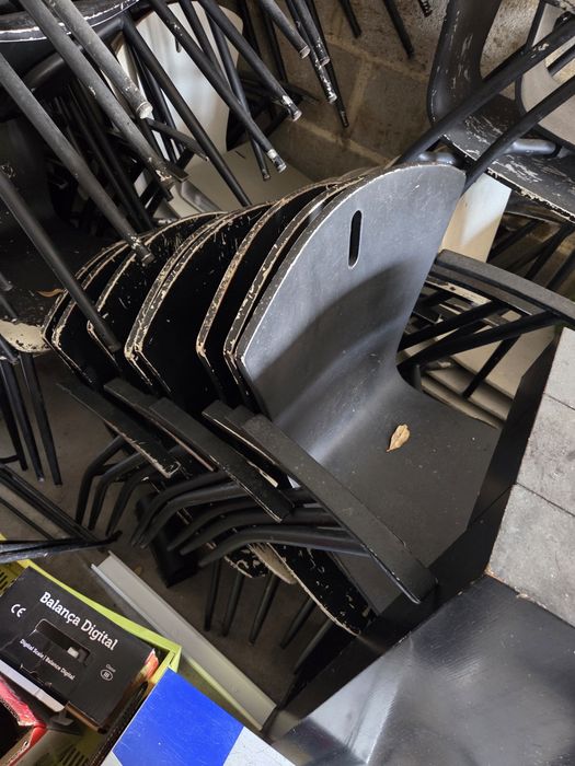 Cadeiras e Mesas Restauração