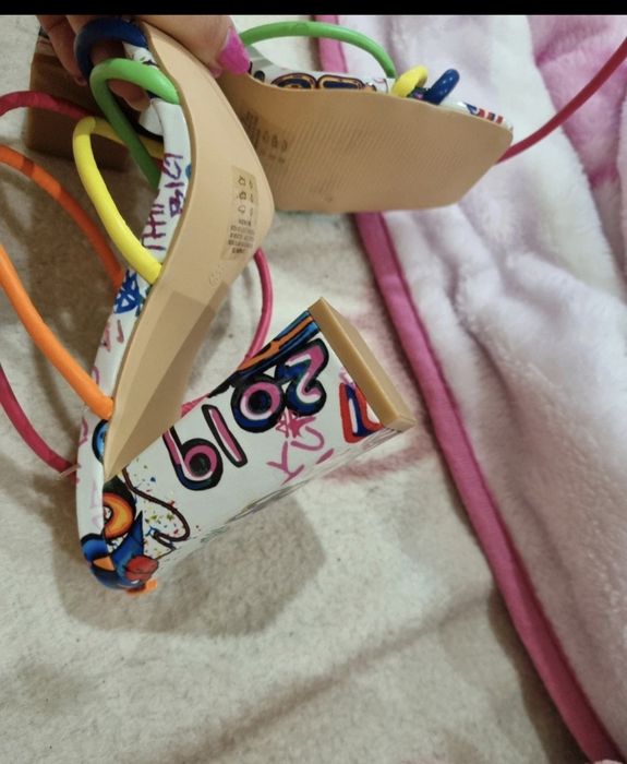 Sandálias  nunca usadas