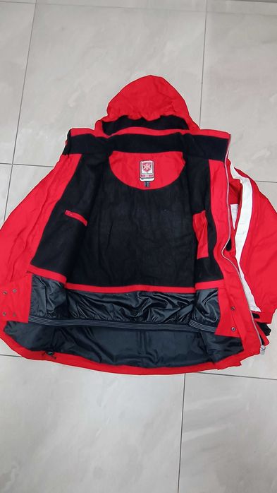 Продам жіночу лижну куртку БВ в гарному стані