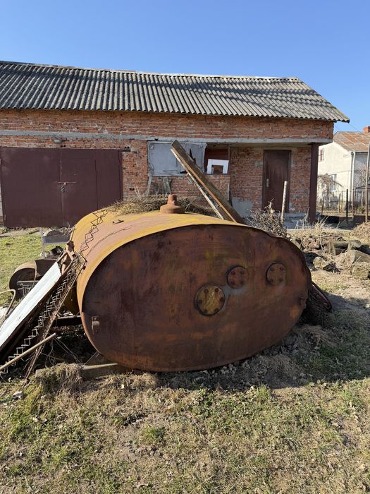 Цистерна / бочка / ємність металева