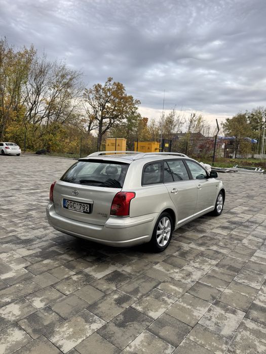 Toyota Avensis 2,0d механіка в гарному стані