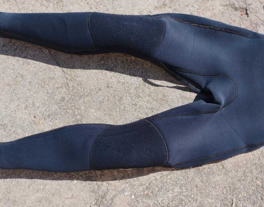 fato de surf tamanho S