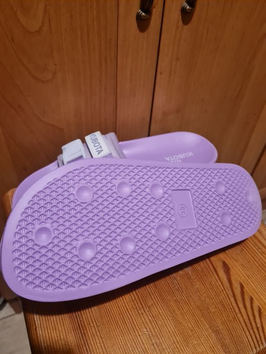 Klapki basenowe Kubota lawendowe z klamrą nowe r.39
