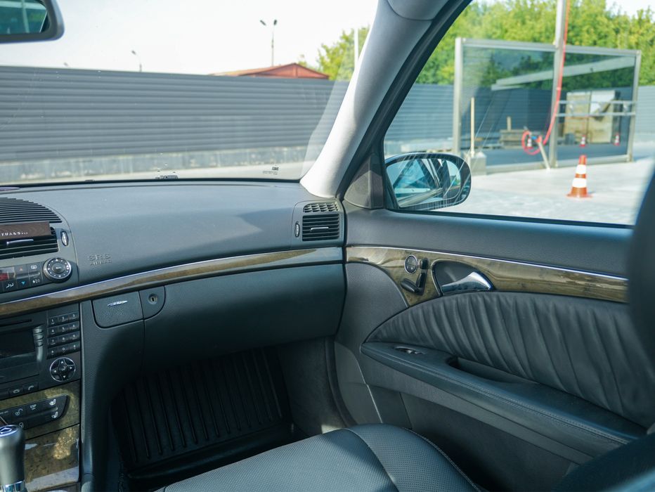 Mercedes benz w211 e500.
