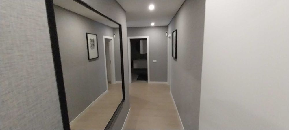 Apartamento T3 mobilado à venda na Rua Doutor António Luz, Serra de Carnaxide, Venteira, Amadora