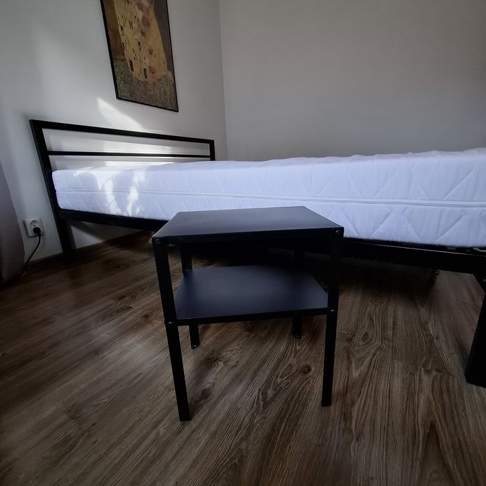 Łóżko metalowe ze stelażem