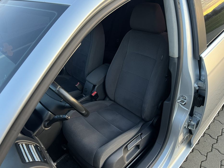 Машинка сімейна шустра